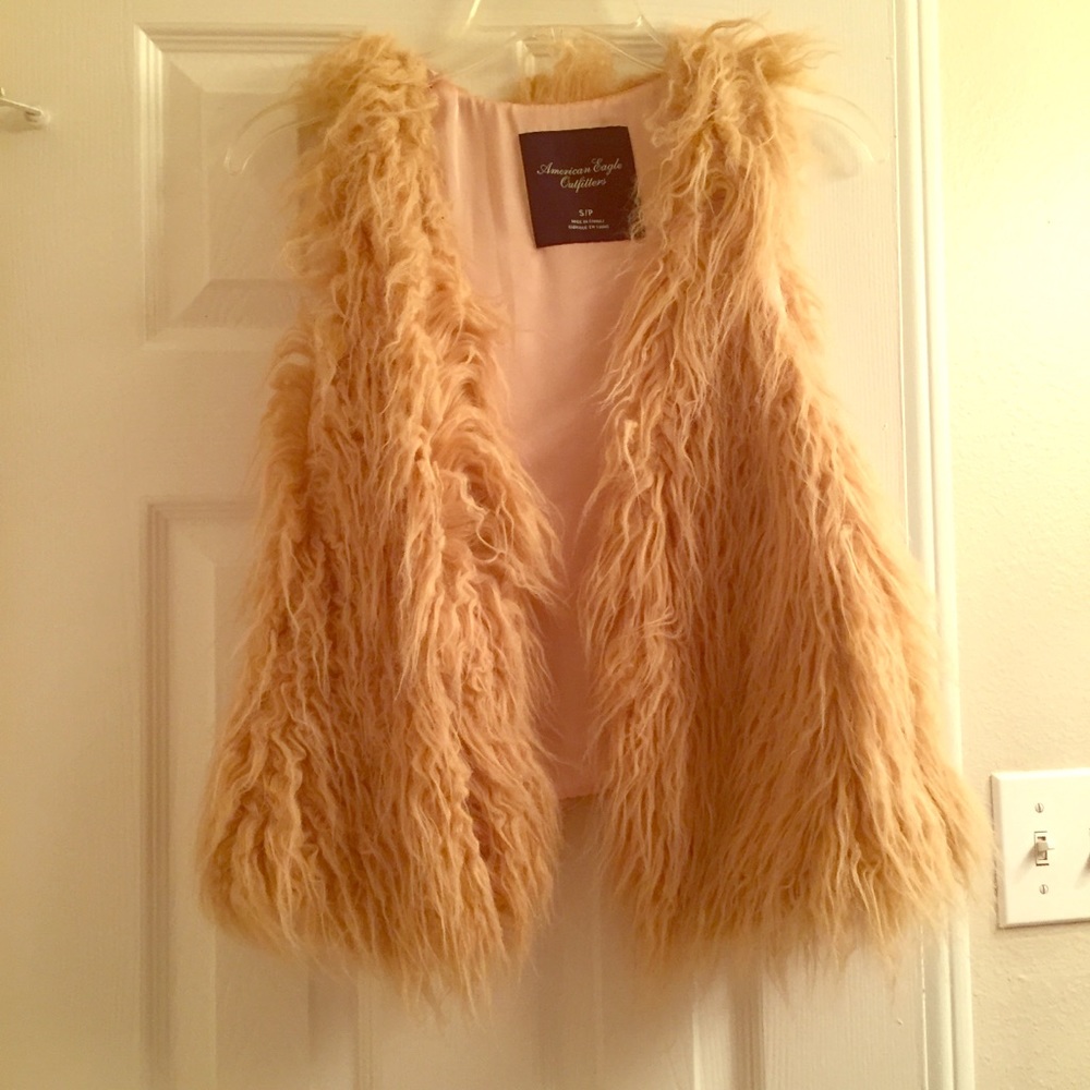 Faux fur vest. american eagle